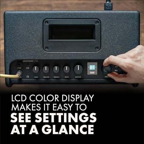 Guitar amplifier with LCD color display for easy settings adjustment